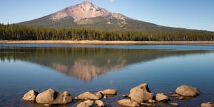 Mountains and a lake in Jackson County, OR