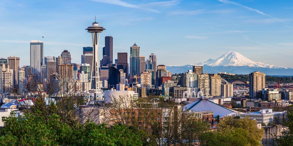 Seattle skyline with view of Mt. Rainier